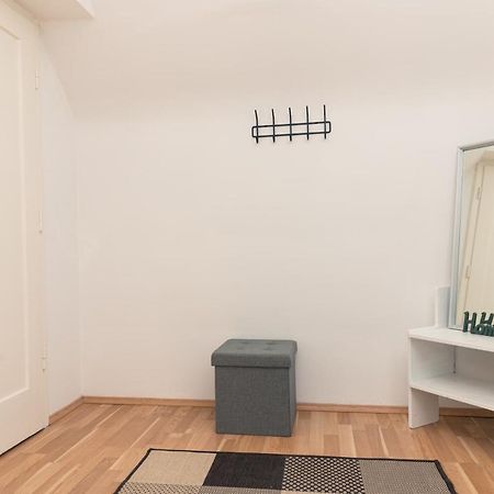 Milky Way Top Floor 2-Bedroom Apartment Air Condition Вена Экстерьер фото